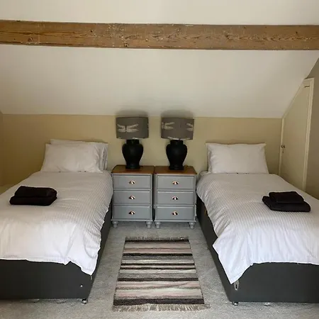 Harlow Coach House بيت للعطل هاروغايت