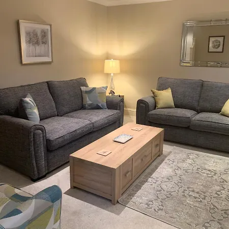 Harlow Coach House *